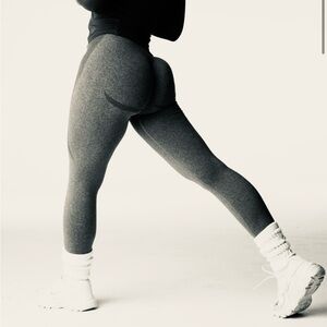 NVGTN Green High Waisted Workout Leggings Large